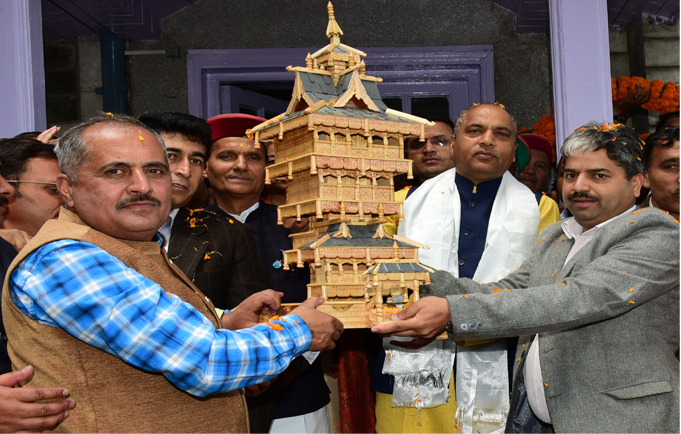 HIMACHAL CHIEF MINISTER BEING PRESENTED A MEMENTO