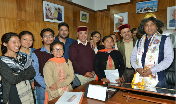 Dr. Ram Lal Markanda calls on the Chief Minister Shi Jai Ram Thakur at Shimla