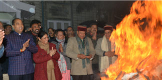 Chief Minister Jai Ram Thakur celebrating Lohri festival