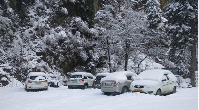 Kullu-Manali highway blocked due to heavy snow in region