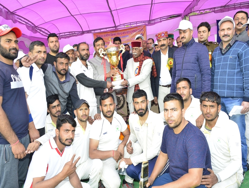 Governor presides over closing ceremony of Shimla Rural Cricket Gold Cup State Competition