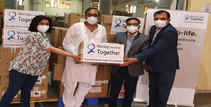 Puneet Anand, AVP & Group Head – Corporate Affairs of Hyundai Motor India Foundation handed over 40 units of HFNO machines to Dr. Pankaj Poonia, Manager- Gurugram Regional Drug Warehouse, Haryana Government on Tuesday.